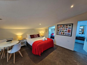 Cosy Queenstown Studio for 2